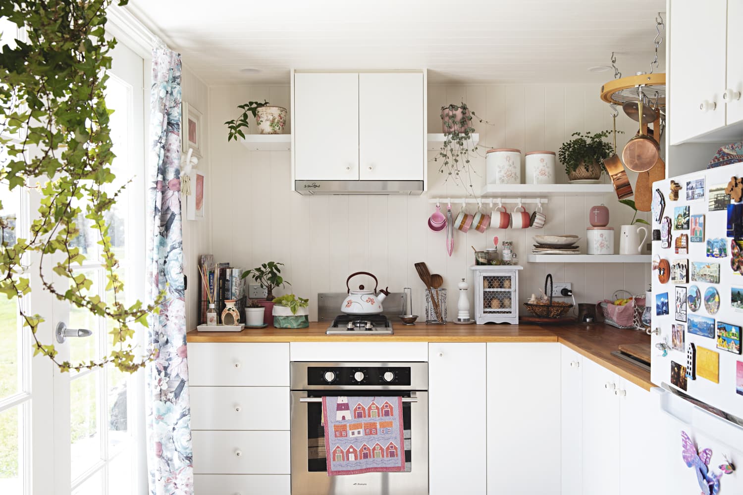 Small space outlet microwave cart
